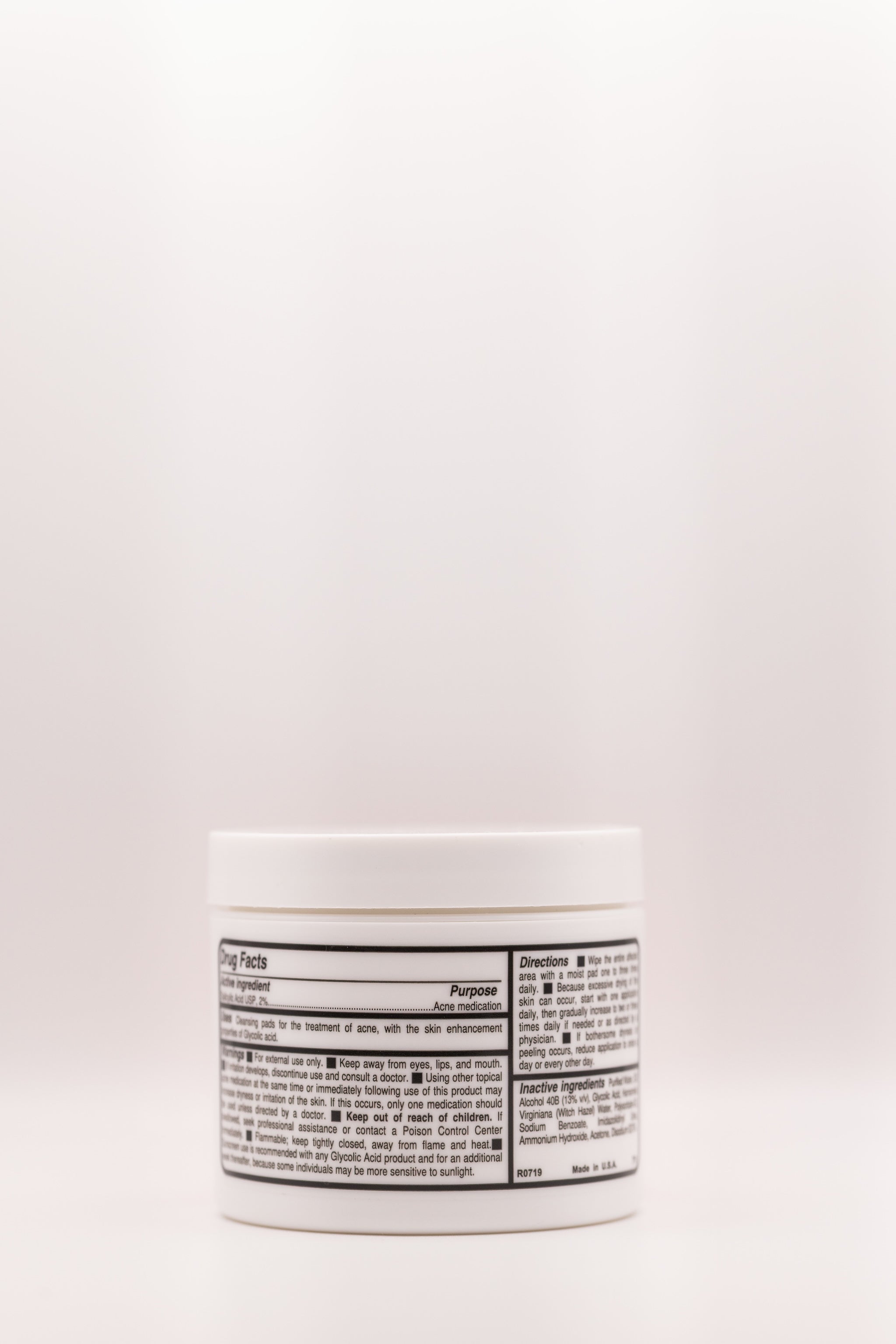 Back label of Blackhead Blitz Blemish Banish Pads by The Parlour featuring directions, ingredients, and salicylic acid acne treatment information for blackheads and congested pores