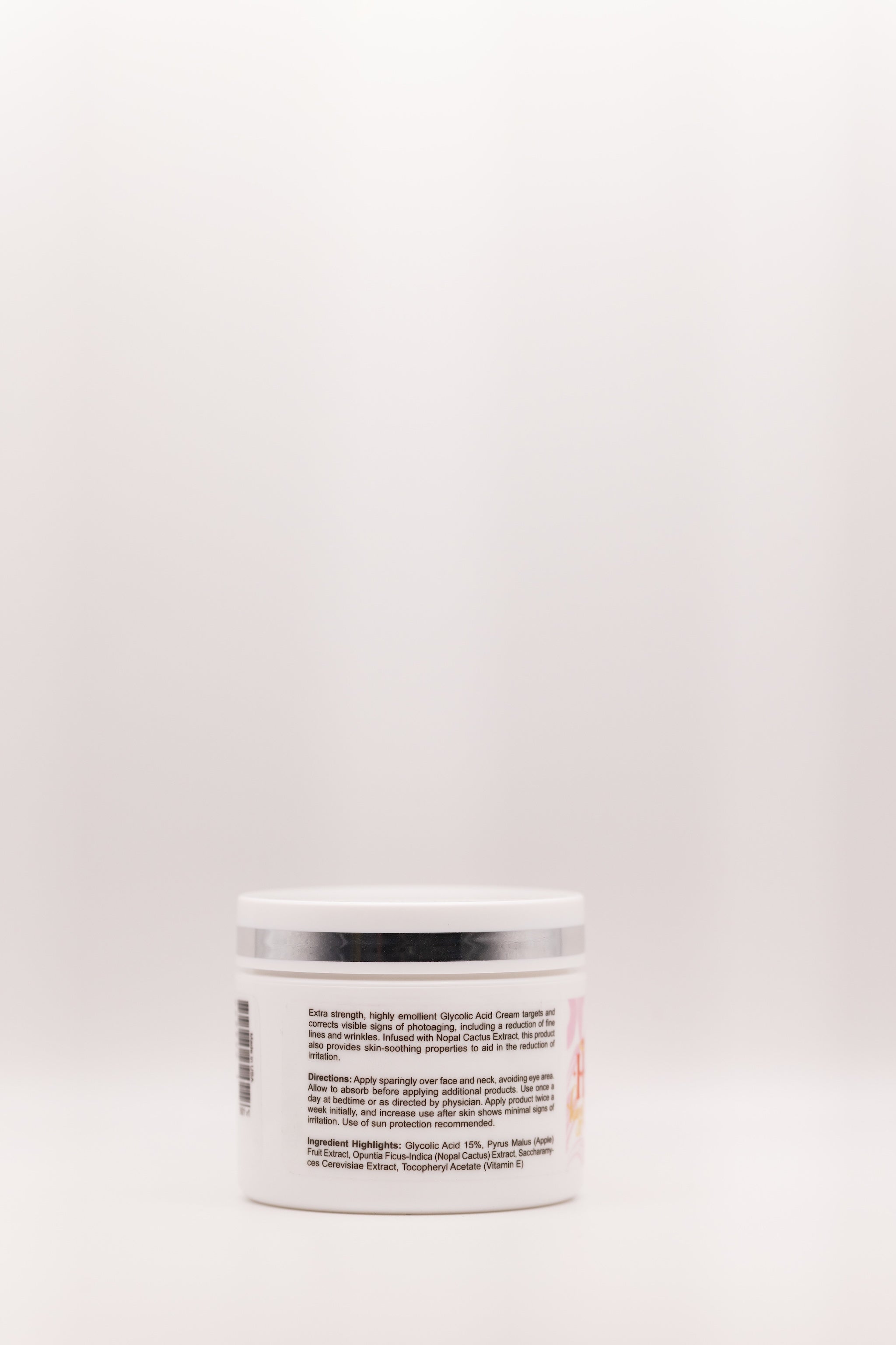 Back label of Smooth Operator Overnight Skin-Perfecting Cream by The Parlour featuring directions for overnight use to improve skin texture, brightness, and smoothness